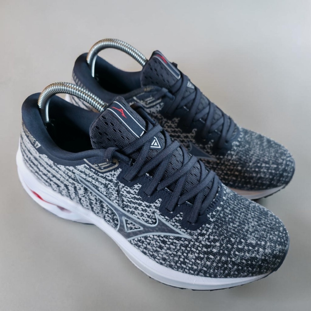 Mizuno Women's Size 9.5 Wave Inspire 17 Running Shoes White Blue *Barely Worn.